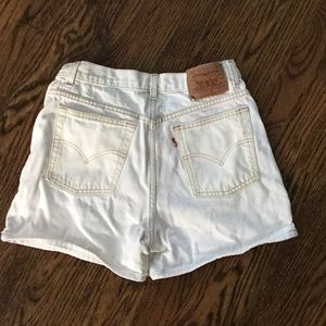 Vintage cream Levi’s shorts see pics for distress/ marks fits like a 10